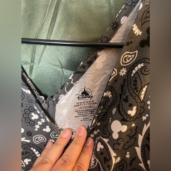 Disney Mickey Grey Paisley Print Jumpsuit NWT Size 2XL - Picture 4 of 6